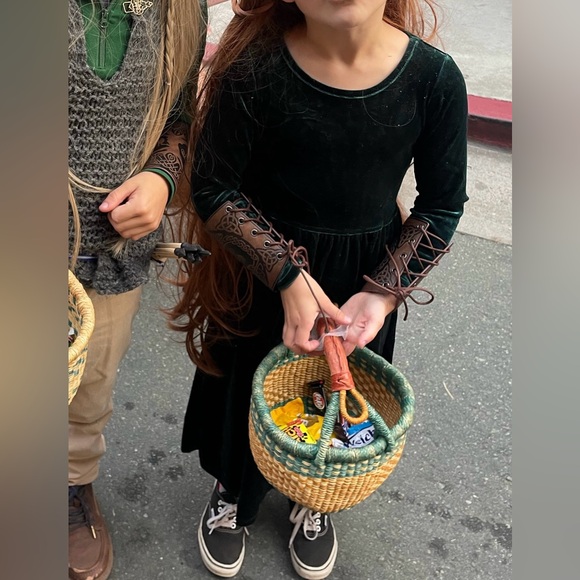 Green Velvet Girls Maxi Dress with Pockets Long Sleeve - Picture 3 of 3